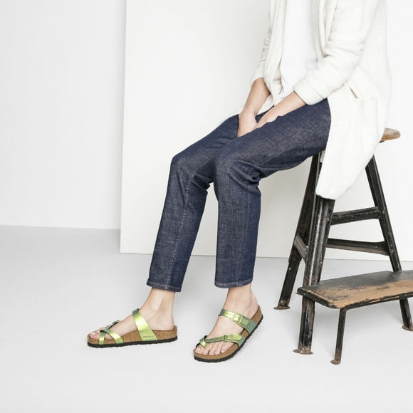 Birkenstock Shoes - Birkenstock Mayari
Graceful Gemm Gold Sandal NWT